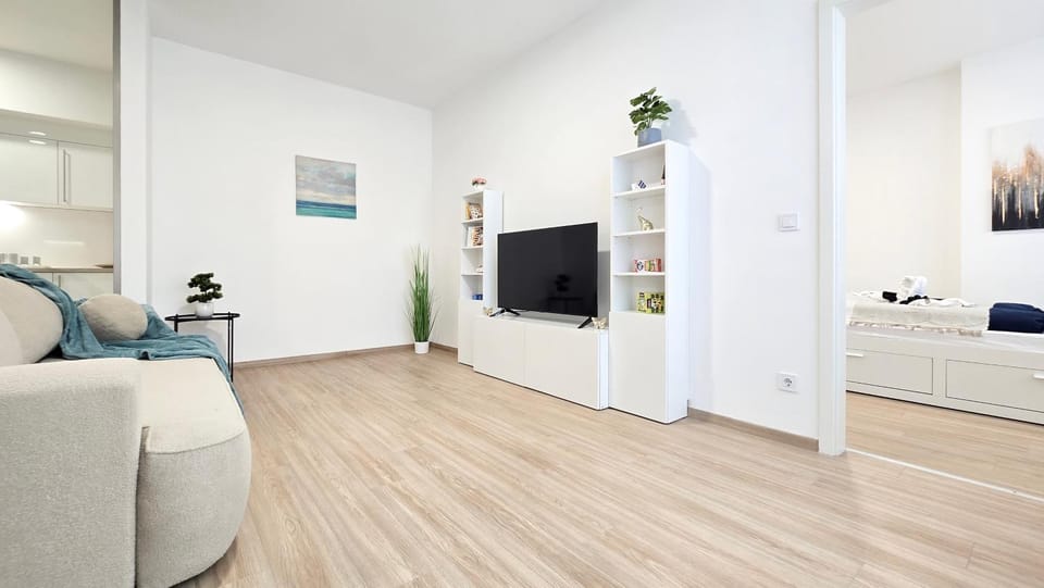Communal lounge/ TV room, TV and multimedia, Living room, Evening entertainment