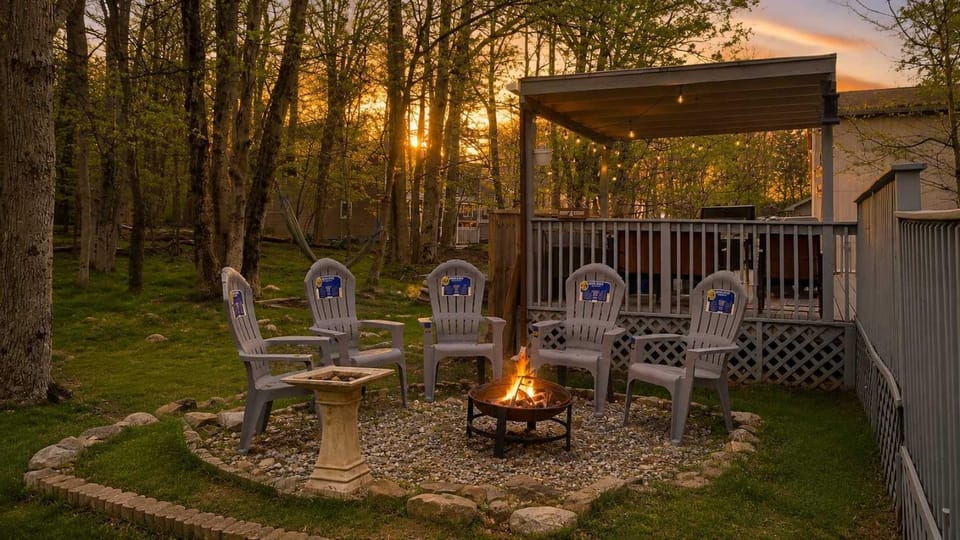 Seating area, fireplace