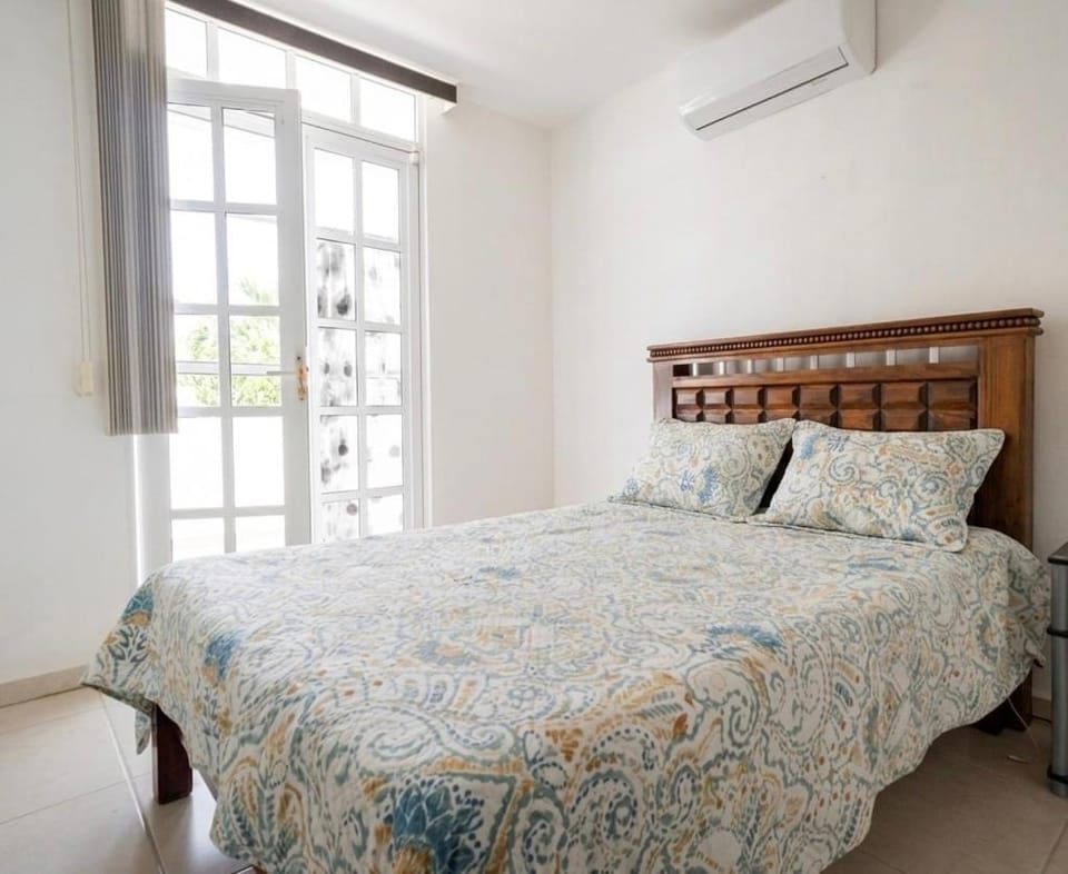 3BR and 3BA Home with shared Pool and Jacuzzi House in Manzanillo