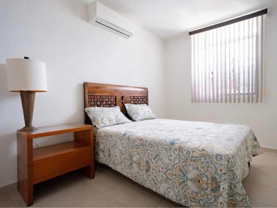 3BR and 3BA Home with shared Pool and Jacuzzi House in Manzanillo