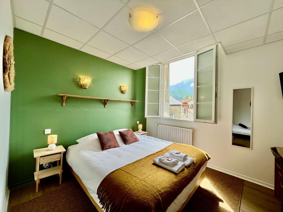 Le Grand Refuge - Chambre 21 - 3 personnes Apartment in Lourdes