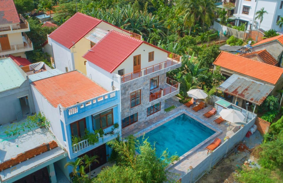 Property building, Bird's eye view, Pool view, Swimming pool, Swimming pool, sunbed