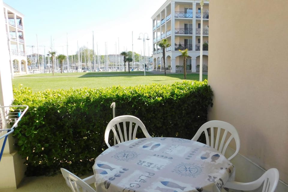 Quiet apartment with marina view Apartment in Nouvelle-Aquitaine