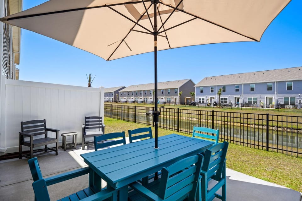 Salty Shamrock By Beach Star House in Garden City
