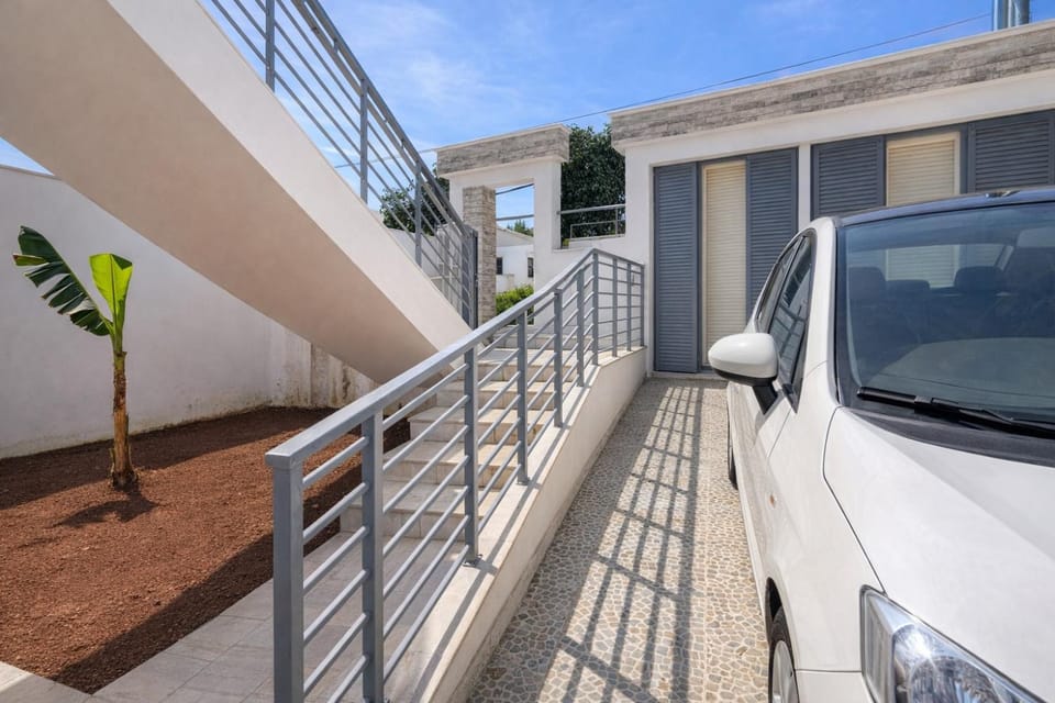 Facade/entrance, Garden, Parking