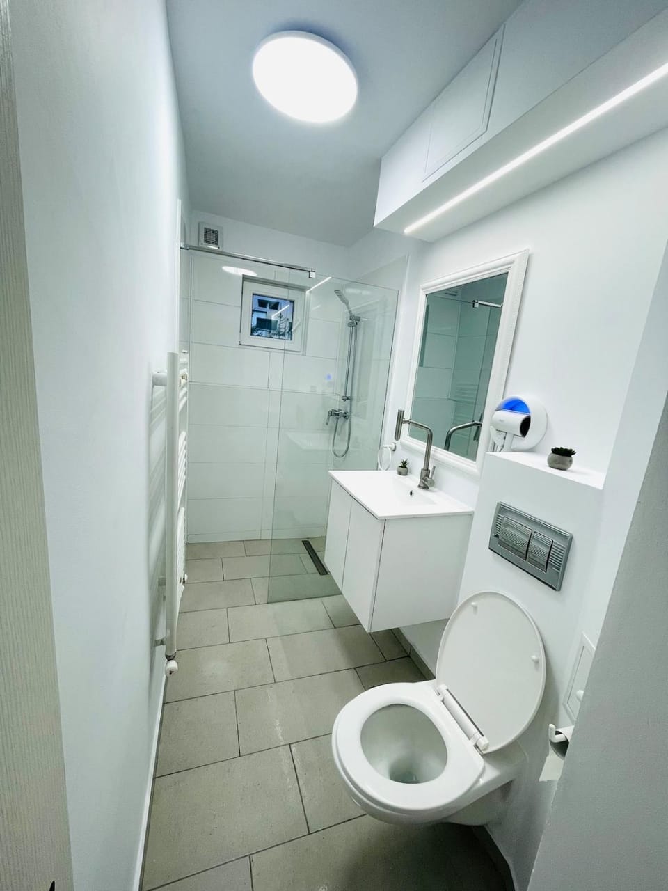 Quiet apartament with parking in Roman Apartment in Moldova