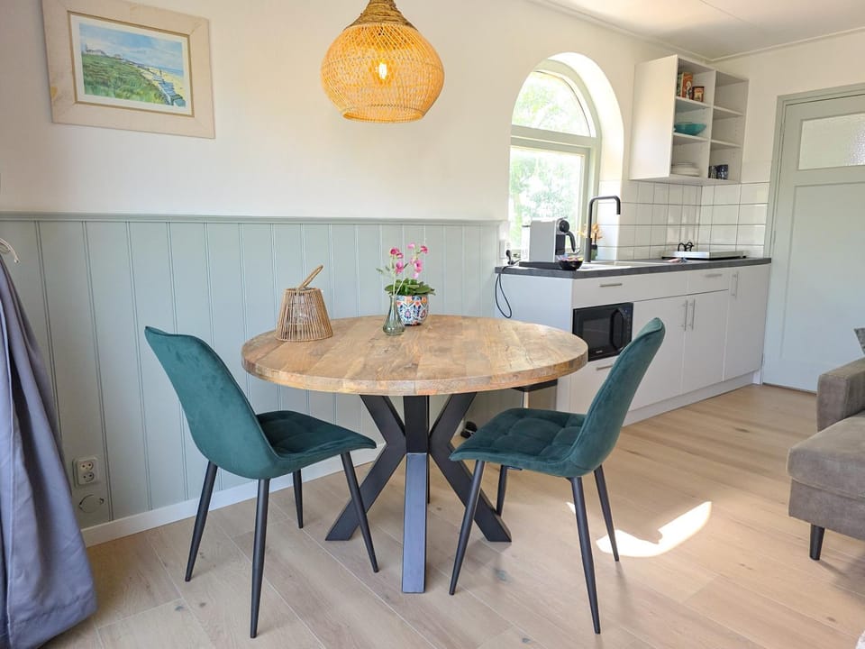 Dining area, kitchen