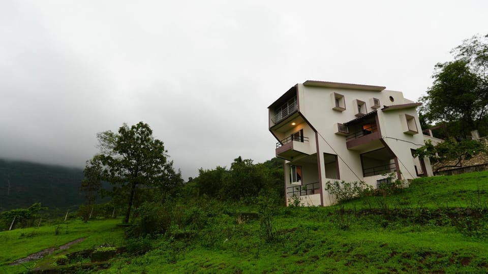 Property building, Day, Natural landscape, Landmark view, Mountain view