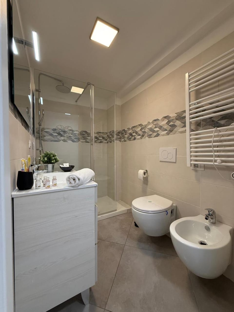 comfort loft Milano 3BR 3BA and fast Wi-Fi 15 minutes to Duomo Apartment in Milan