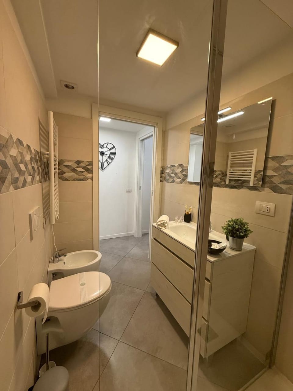 comfort loft Milano 3BR 3BA and fast Wi-Fi 15 minutes to Duomo Apartment in Milan