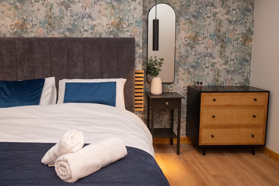 Near Hull Royal Infirmary Amber Serviced Rooms Self Check-In and Shared Kitchen Hotel in Hull
