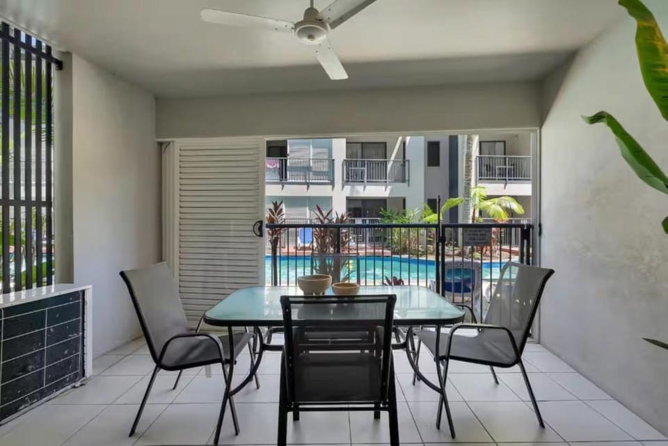 Balcony/Terrace, Dining area, Pool view