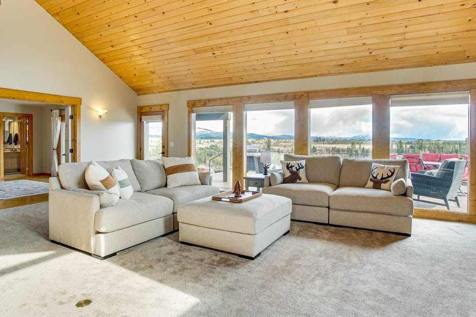 Mtn-View Retreat w/ Fire Pits & Grill in McCall! House in McCall