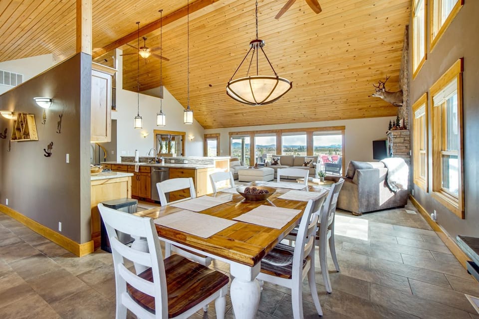 Mtn-View Retreat w/ Fire Pits & Grill in McCall! House in McCall