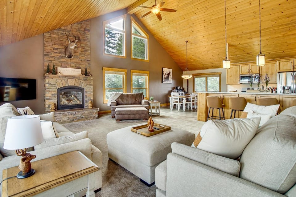 Mtn-View Retreat w/ Fire Pits & Grill in McCall! House in McCall