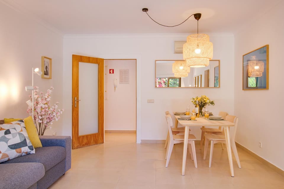 Living room, Dining area, air conditioner