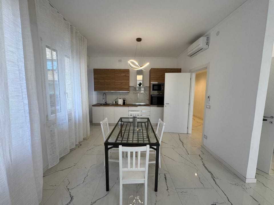 Kitchen or kitchenette, Dining area, oven, stove, air conditioner