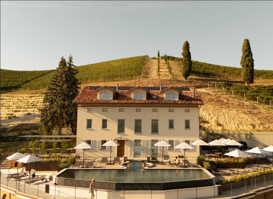 Property building, Day, Natural landscape, Pool view, Swimming pool
