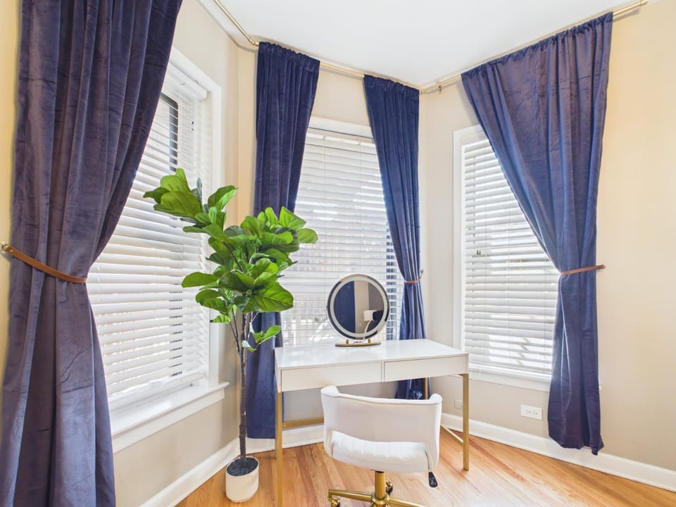 The Dakin Estate 4BR Art Deco Speakeasy Duplex Apartment in Wrigleyville