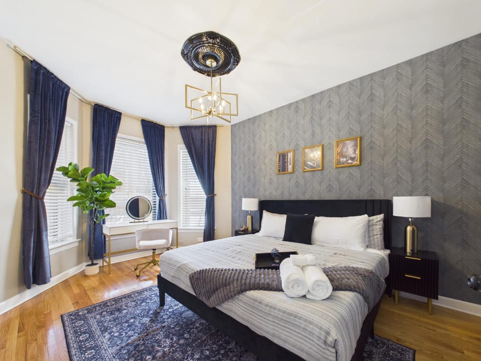 The Dakin Estate 4BR Speakeasy Duplex Apartment in Wrigleyville