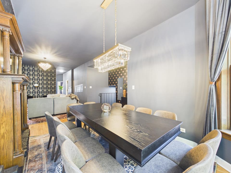 The Dakin Estate 4BR Speakeasy Duplex Apartment in Wrigleyville