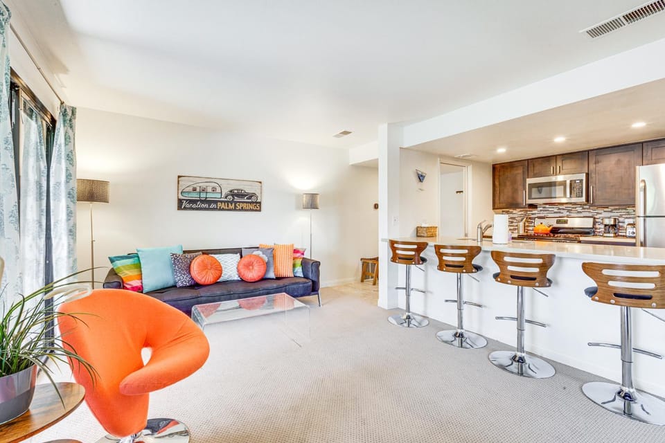 Chic Palm Springs Condo By the Riviera Hotel House in Palm Springs