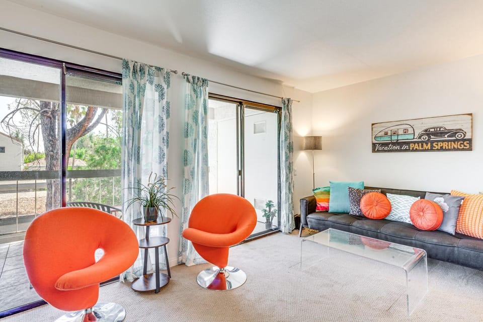 Chic Palm Springs Condo By the Riviera Hotel House in Palm Springs