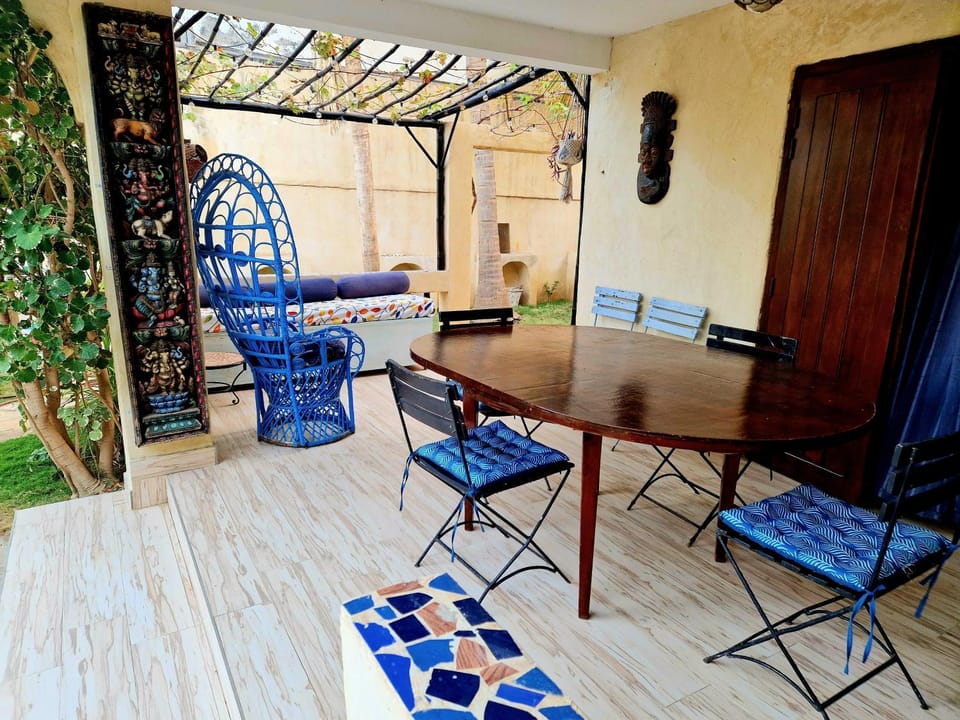 Patio, Garden, Seating area, Dining area