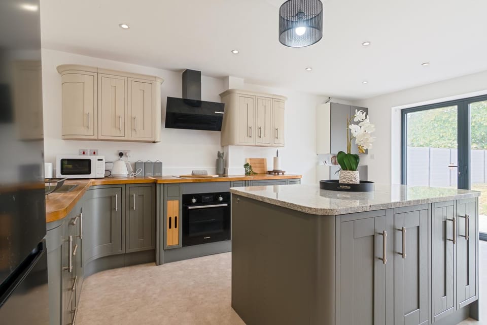 Kitchen or kitchenette, dishwasher, minibar, oven, pet friendly, stove, toaster