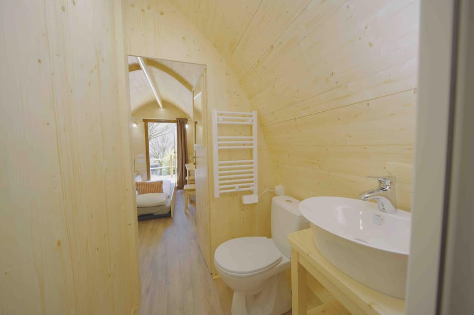 Traumhafter POD-XL mit Seesicht - inklusive privatem Bad und Terrasse Campground/ 
RV Resort in Nidwalden