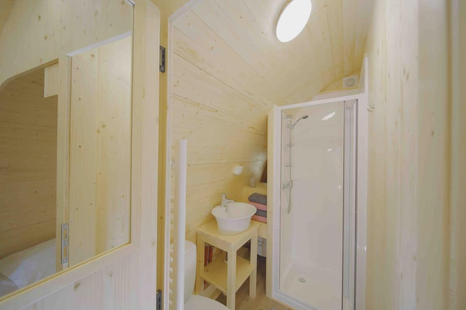 Traumhafter POD-XL mit Seesicht - inklusive privatem Bad und Terrasse Campground/ 
RV Resort in Nidwalden
