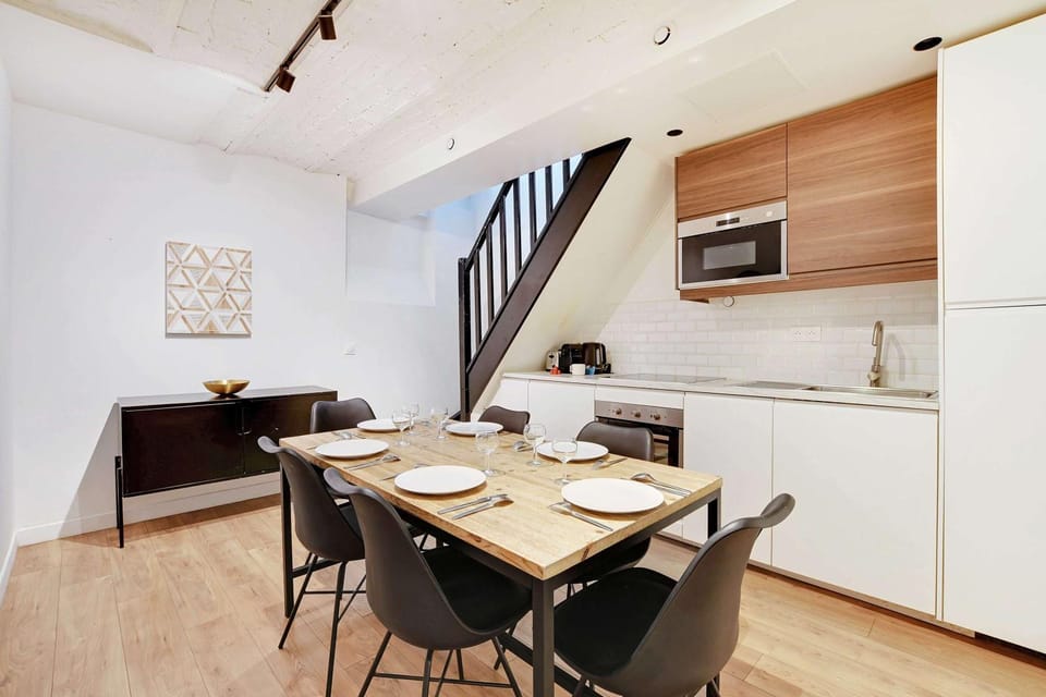 Kitchen or kitchenette, Seating area, Dining area, minibar, pet friendly, stove