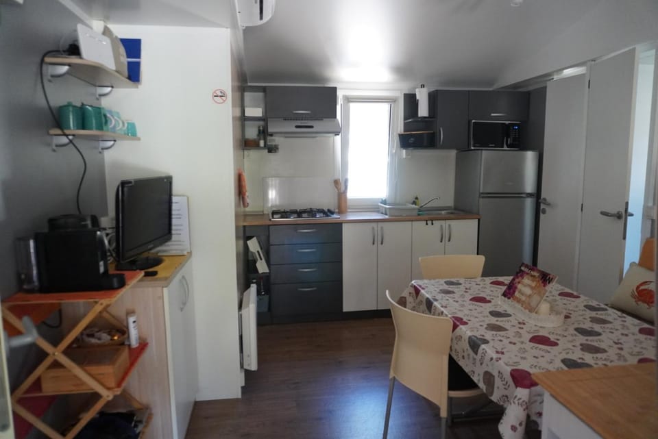 Kitchen or kitchenette, kitchen, kitchen