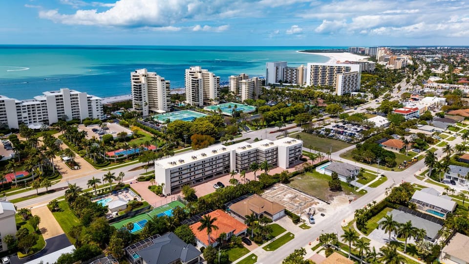 Property building, Day, Neighbourhood, Bird's eye view, Location