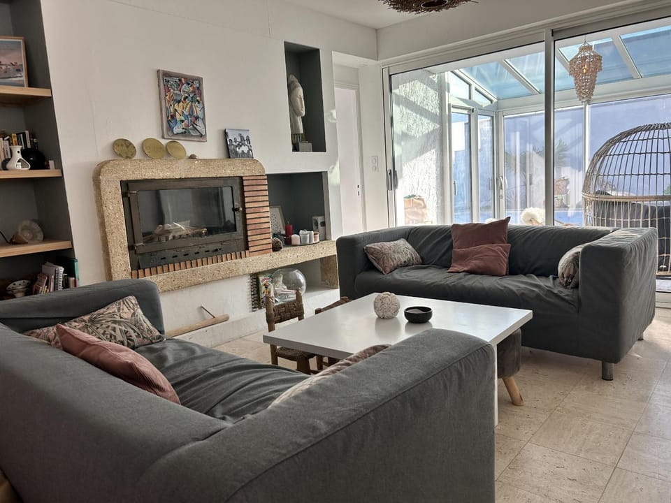 Communal lounge/ TV room, Living room