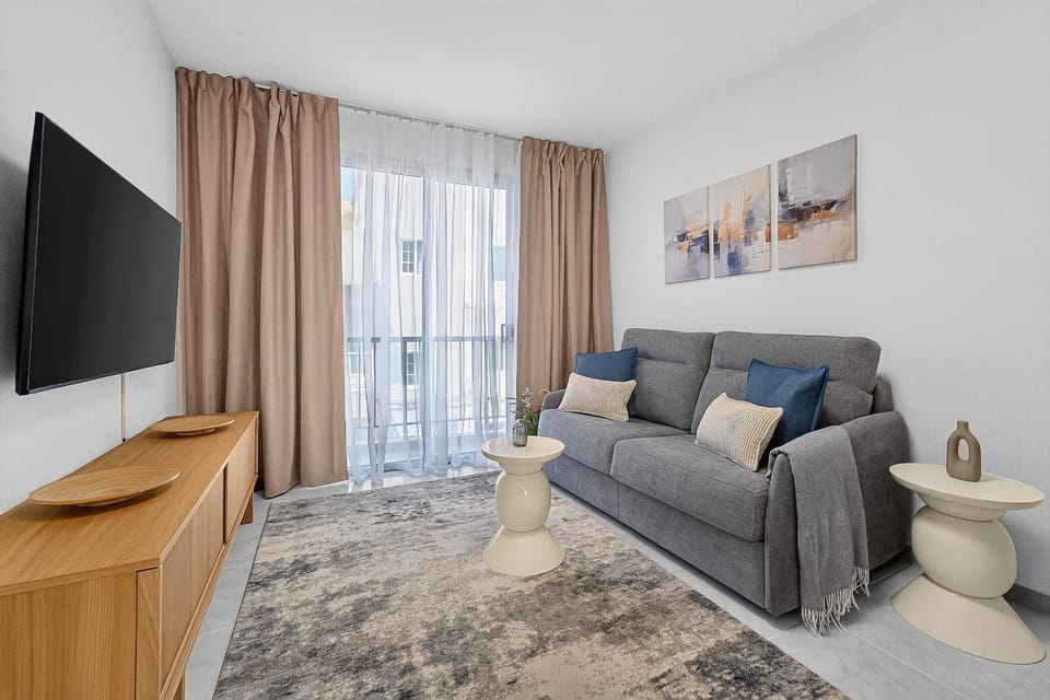 TV and multimedia, Living room, Seating area, Evening entertainment