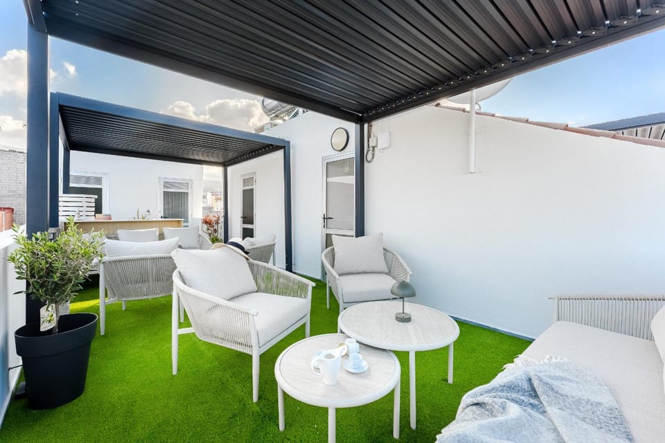 Patio, Communal lounge/ TV room, Day, Natural landscape, View (from property/room), Balcony/Terrace, Lounge or bar, Seating area, Sea view, Internal: Not applicable to any particular room