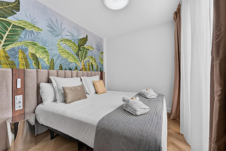 Bed, Photo of the whole room, Bedroom, towels, air conditioner