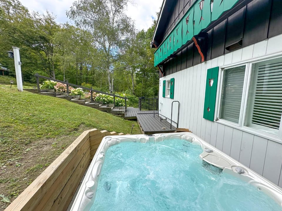 The Longhorn - Inspired 5br 3ba Home with Hot Tub House in Fayston