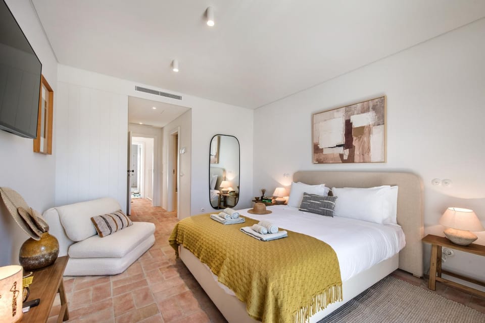 Bed, Bedroom