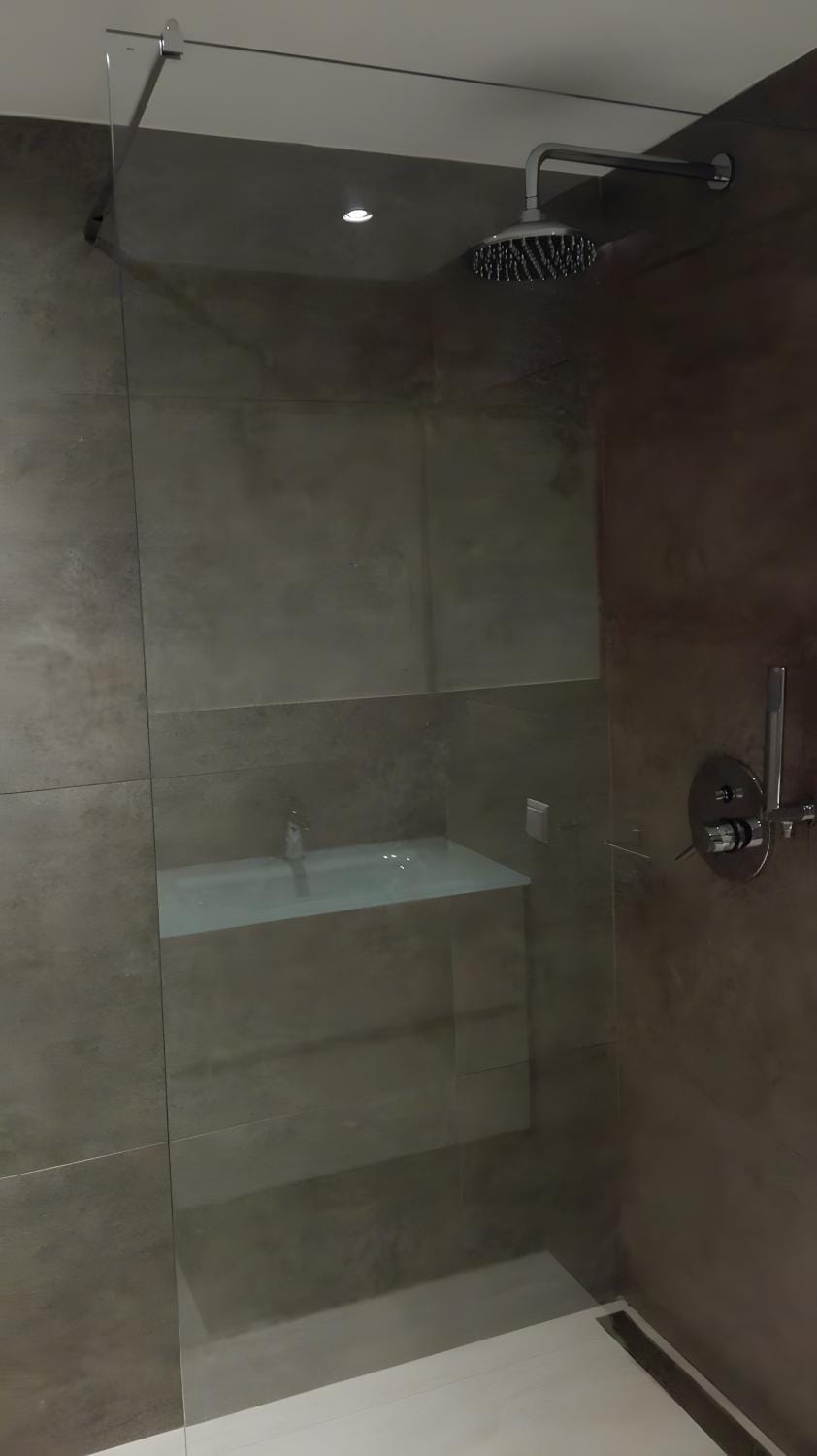 Bathroom, Living room