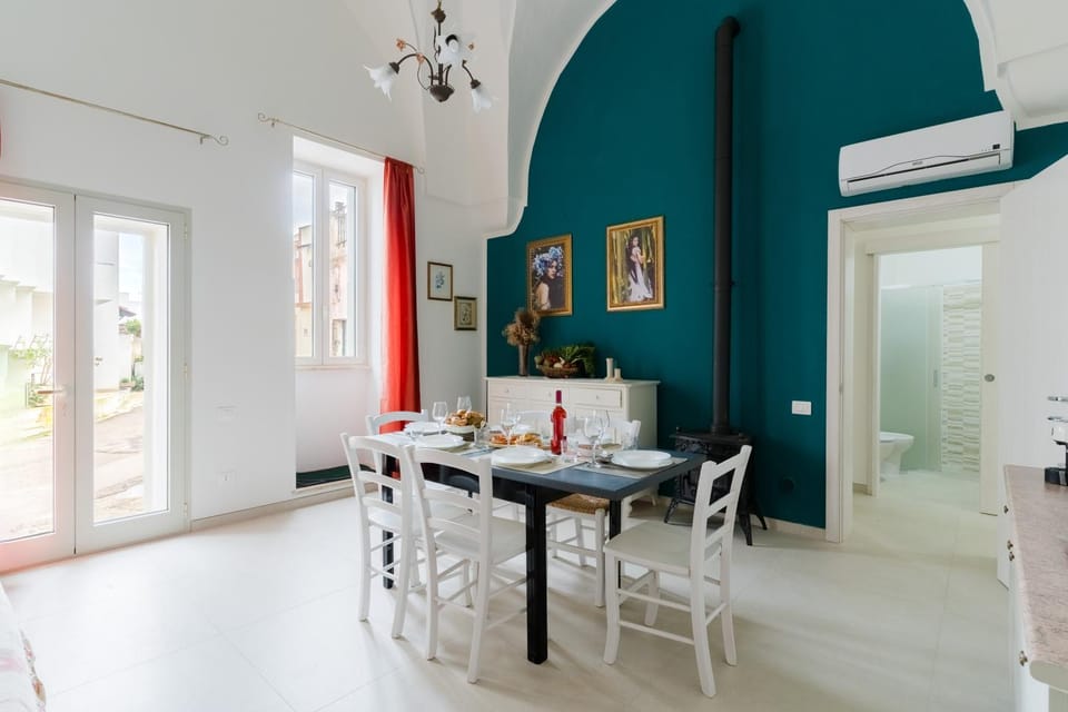 Living room, Seating area, Dining area, air conditioner