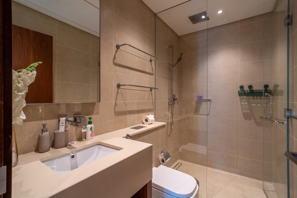 Shower, Toilet, Bathroom, towels