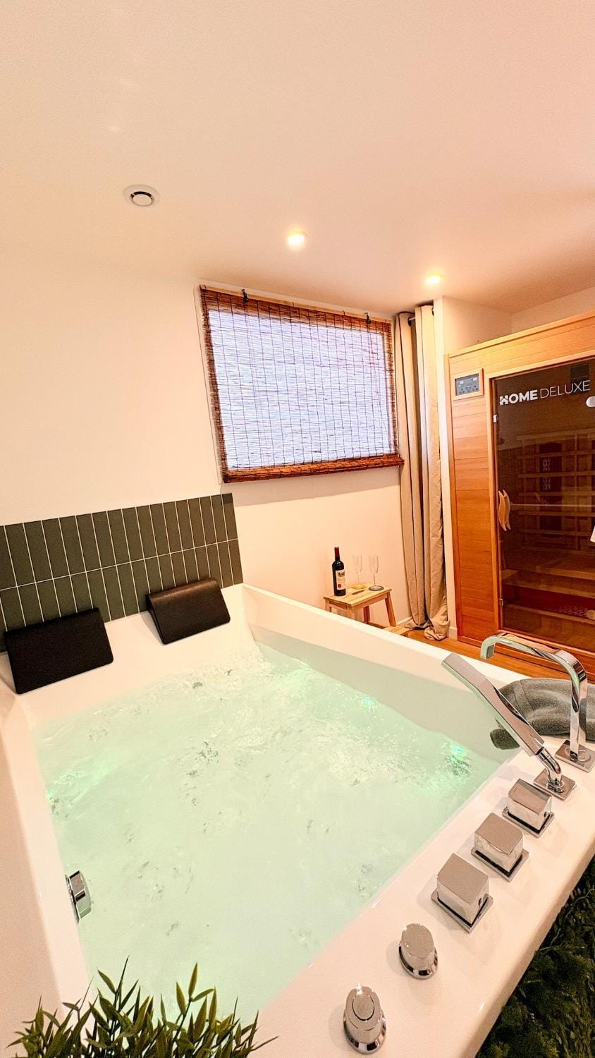 Le Cottage des Marais Gîte de charme avec Jacuzzi & Sauna privatif House in Pays de la Loire