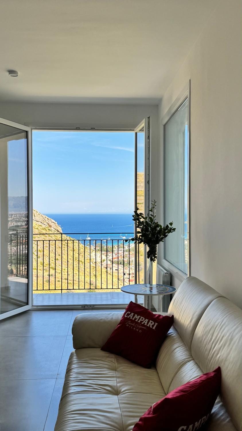 Restaurant/places to eat, Spring, Natural landscape, Summer, Solarium, View (from property/room), Balcony/Terrace, Balcony/Terrace, Living room, Seating area, Beach, Autumn, City view, Garden view, Landmark view, Mountain view, Sea view, Street view, Seasons, Quiet street view, heating, internet, sunbed, air conditioner
