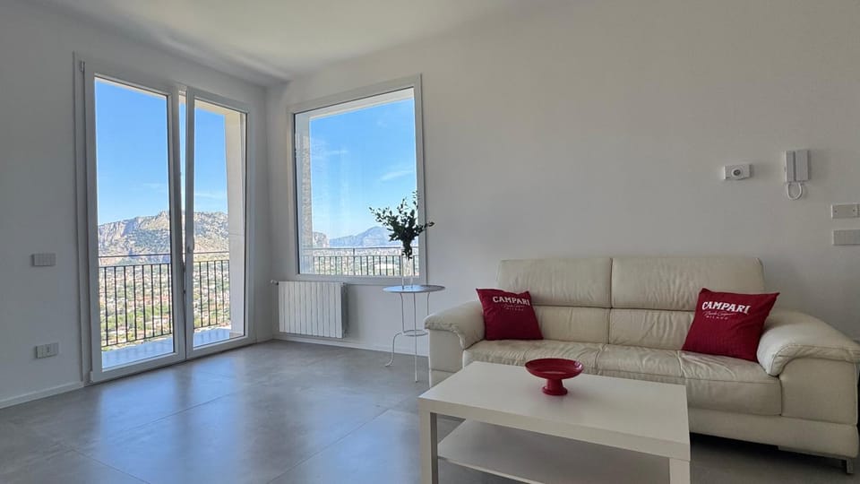 Restaurant/places to eat, Spring, Winter, Summer, Solarium, View (from property/room), Balcony/Terrace, Living room, Seating area, Dining area, Beach, Autumn, City view, Garden view, Landmark view, Mountain view, Sea view, Street view, Seasons, Quiet street view, heating, internet, sunbed, air conditioner