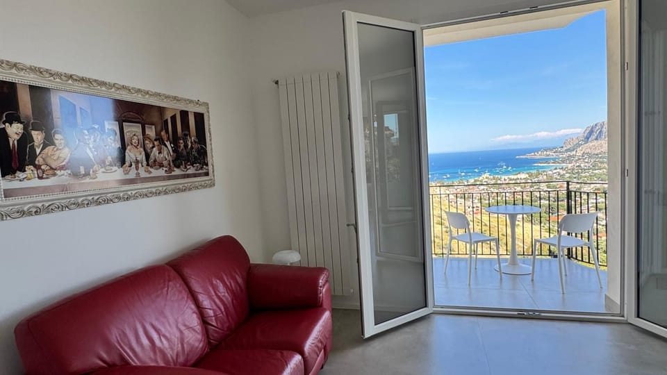 Restaurant/places to eat, Spring, Natural landscape, Winter, Summer, Solarium, View (from property/room), Balcony/Terrace, Living room, Seating area, Beach, Autumn, City view, Garden view, Landmark view, Mountain view, Sea view, Street view, Seasons, Quiet street view, heating, internet, sunbed