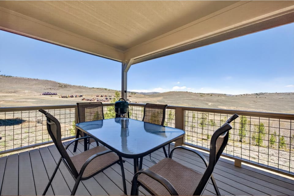 Patio, Day, Natural landscape, View (from property/room), Balcony/Terrace, Seating area, Mountain view