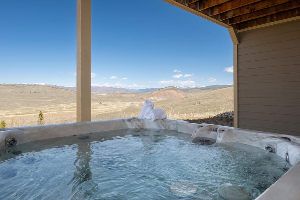 Day, Natural landscape, Hot Tub, Mountain view, towels