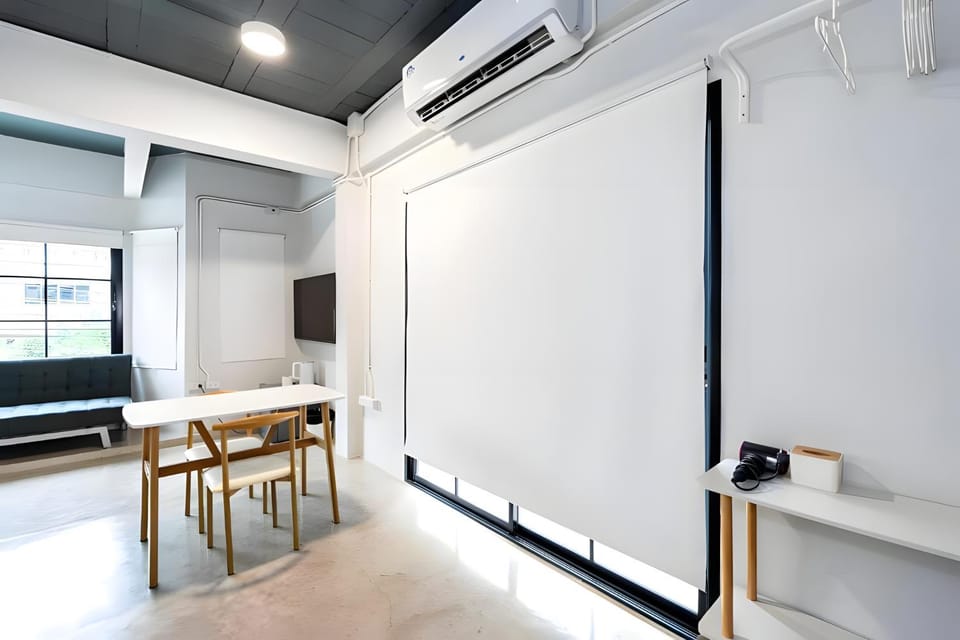 TV and multimedia, Seating area, Dining area